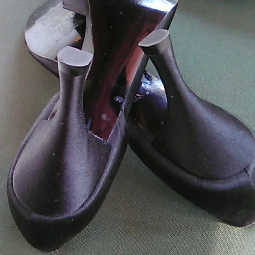 Stuart Weitzman Satin  Embellished Jeweled Heels - Picture 6 of 8